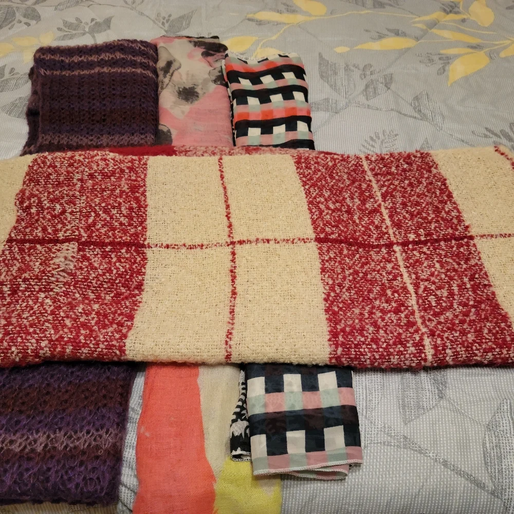 WINTER SCARVES - Picture 7 of 8